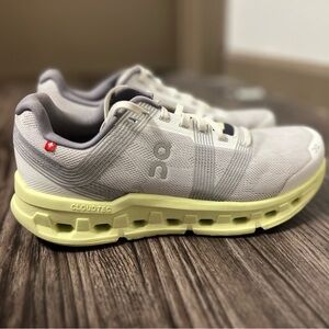 Oncloud go in meadow green and grey size 9